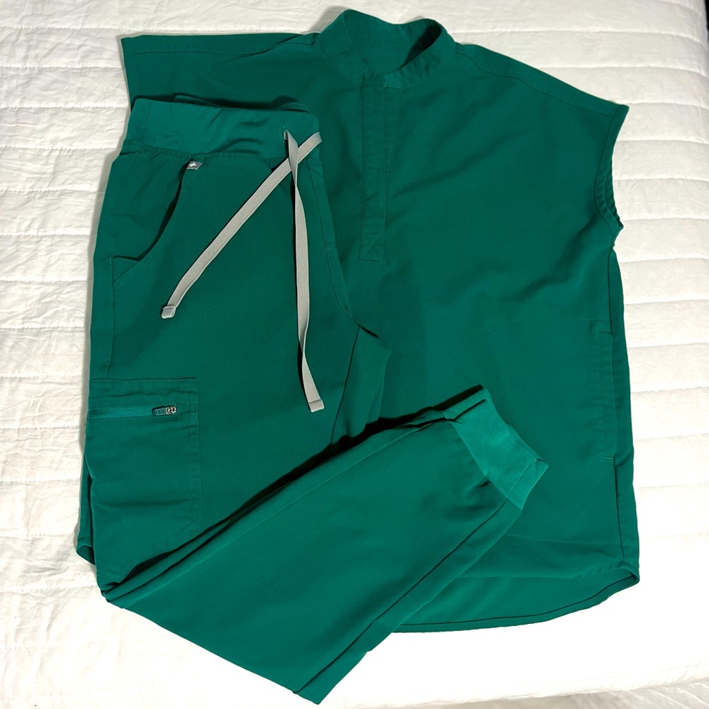 (S) Zamora Jogger Scrub Pants and (XS) Rafaela Oversized Scrub Top